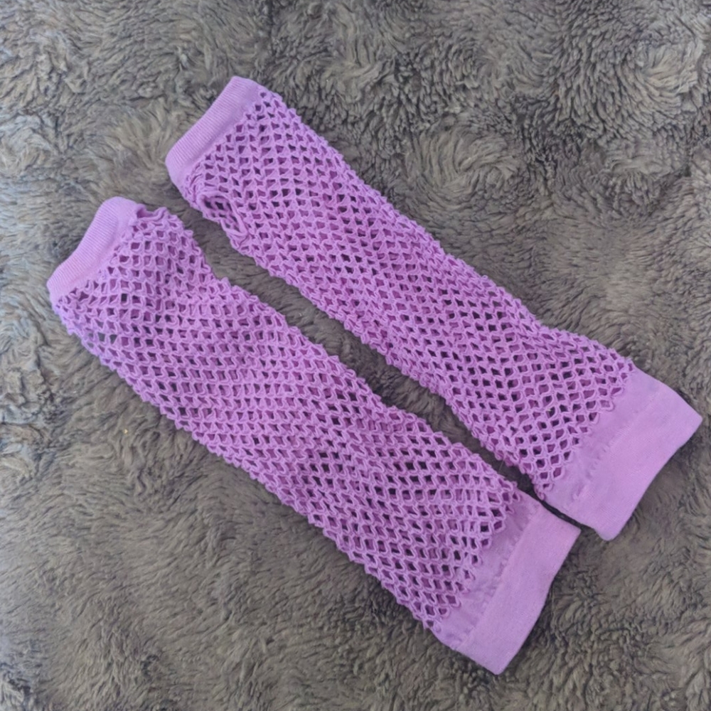 Purple Fishnet Gloves - Picture 3 of 3